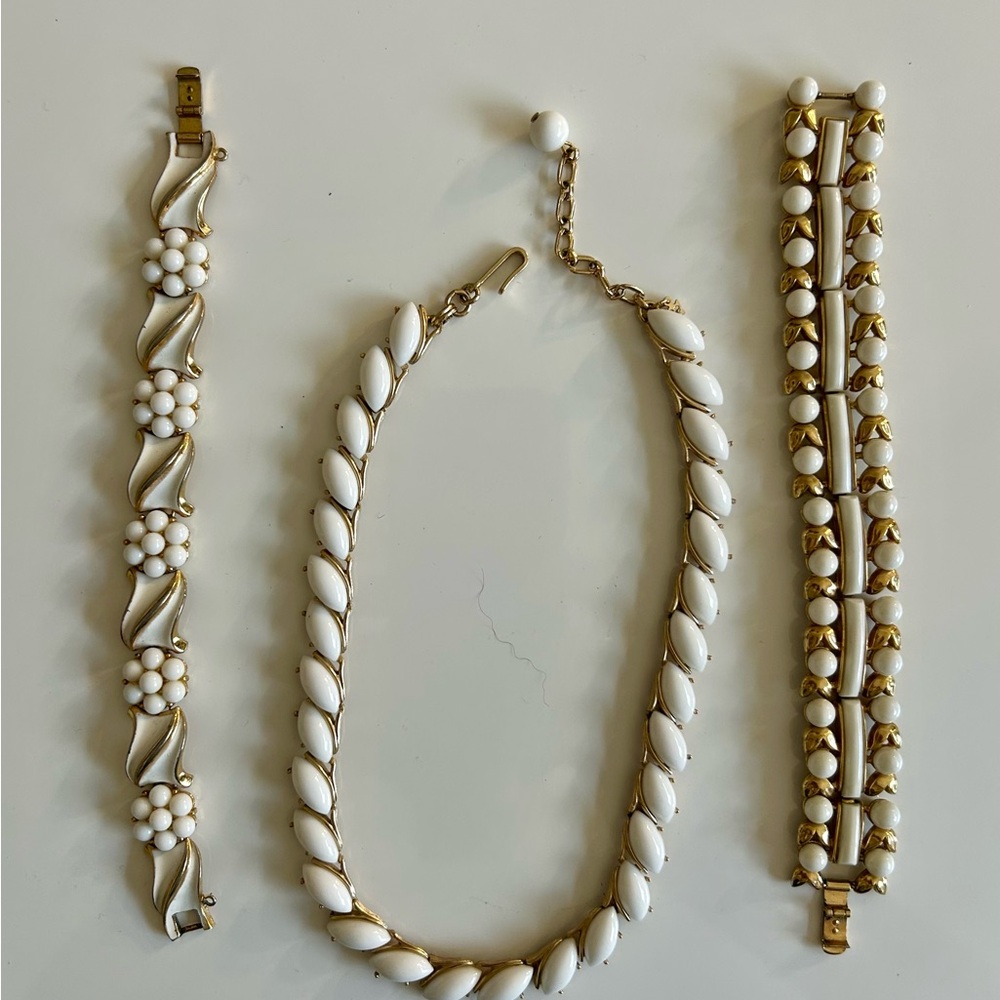 Gorgeous vintage Crown TRIFARI set necklace bracelets
